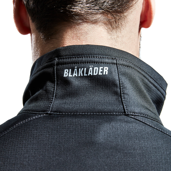 Blaklader 4950 Softshell Close Up of Blaklader Name Branding on back of collar
