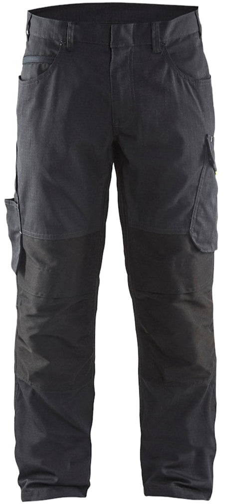 Explore the Blåkläder 1495 Service Trousers (also known as Blaklader 1495) – high-performance workwear engineered in Sweden and trusted by trades across Ireland. Order online or in-store at Kustom Workwear Waterford.