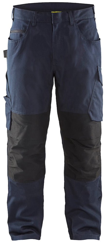 Explore the Blåkläder 1495 Service Trousers (also known as Blaklader 1495) – high-performance workwear engineered in Sweden and trusted by trades across Ireland. Order online or in-store at Kustom Workwear.