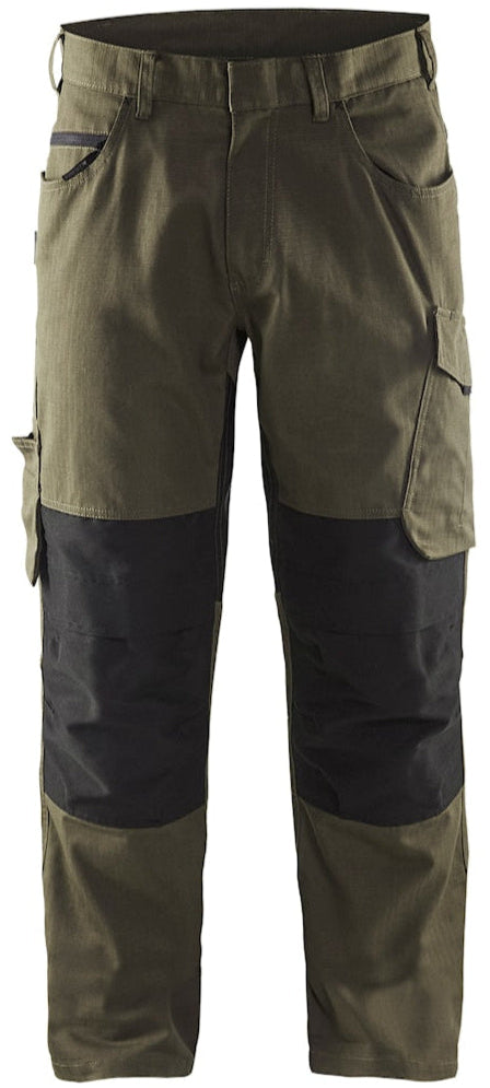 Explore the Blåkläder 1495 Service Trousers (also known as Blaklader 1495) – high-performance workwear engineered in Sweden and trusted by trades across Ireland. Order online or in-store at Kustom Workwear Waterford.