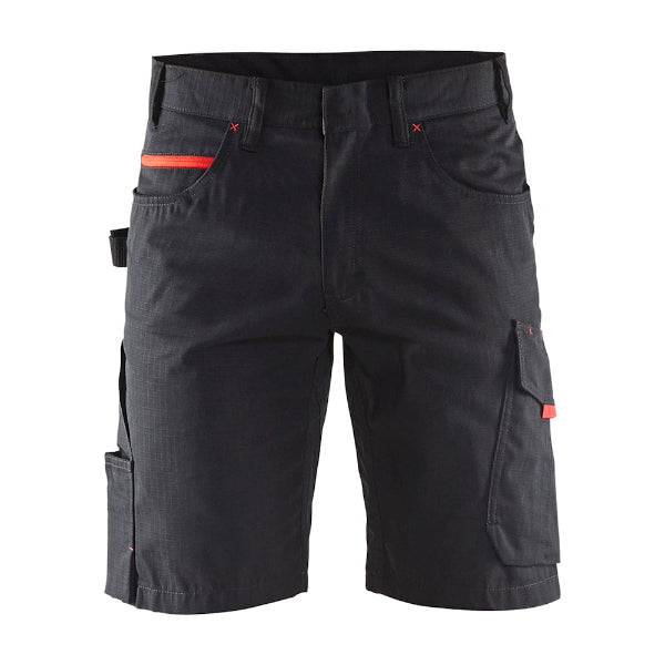 Front view of the Blaklader 1499 service shorts in black with red details, featuring multiple pockets and a practical service‑style design.