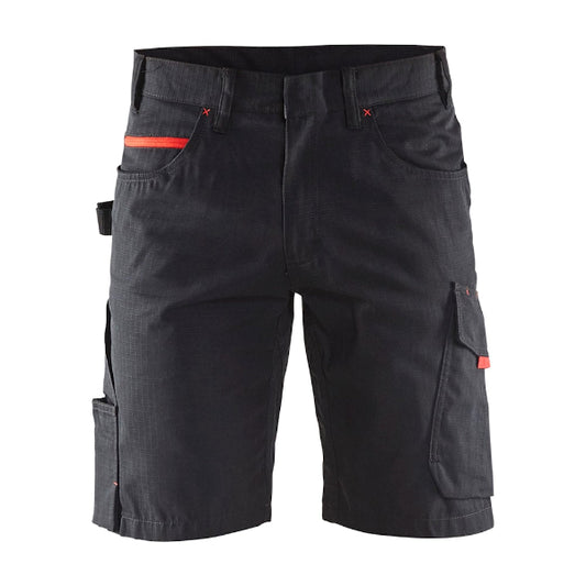 Front view of the Blaklader 1499 service shorts in black with red details, featuring multiple pockets and a practical service‑style design.